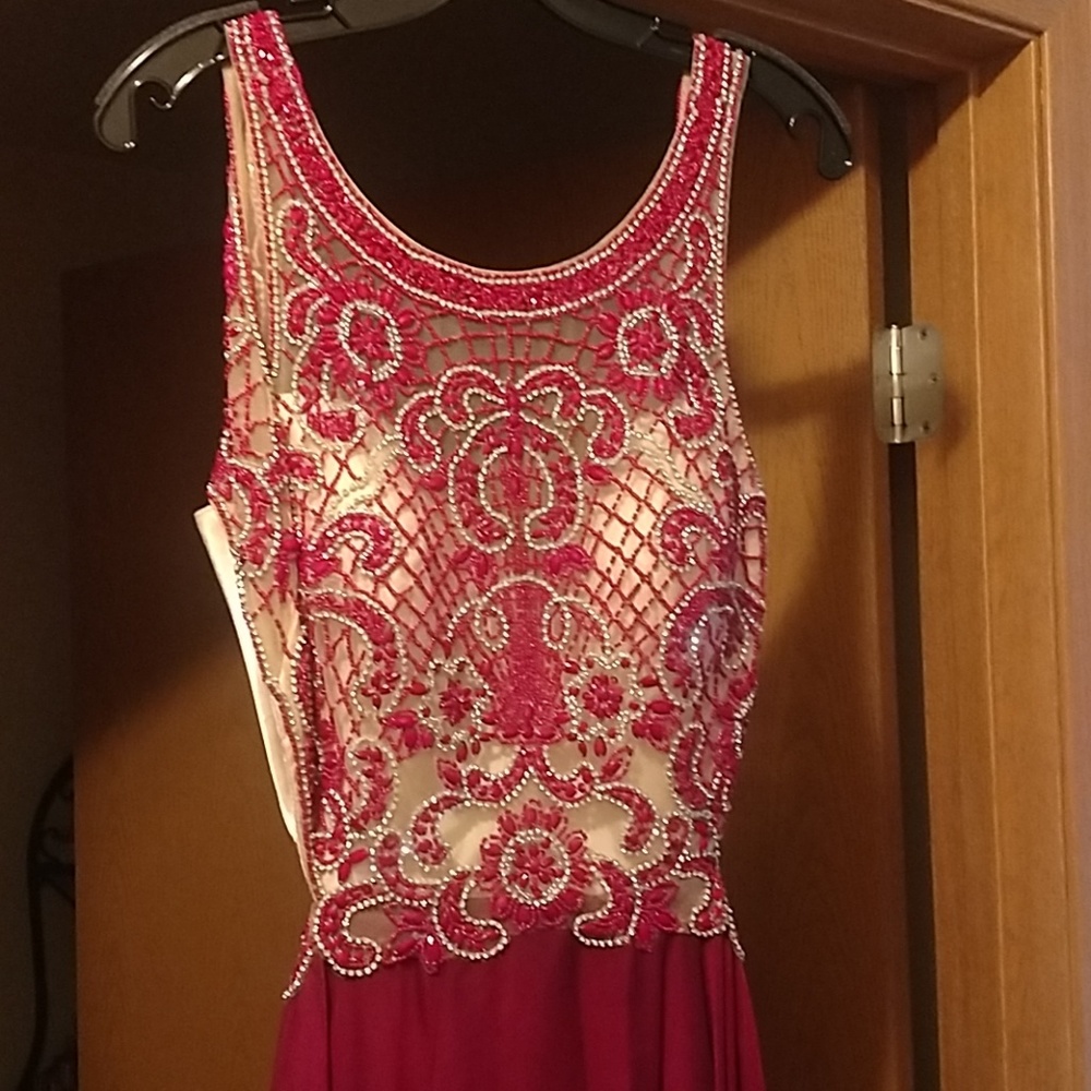 Prom dress - Picture 2 of 4